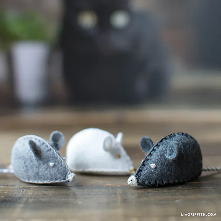Gathering Your Stash: What You Need for DIY Cat Toys Felt